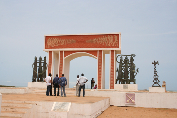 A Ouidah, monument à la mémoire des milions d'africains vendus comme esclaves pour la richesse des Amériques