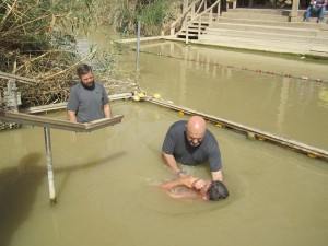 Baptême d'adulte dans le Jourdain 