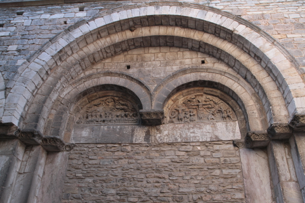 Le tympan Ouest XI était au Moyen Âge l'entrée de l'Abbatiale 